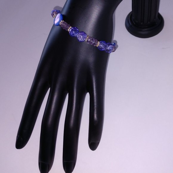 Purple Beaded Bracelet with Periwinkle Shells Handmade 7.5 Inches - Picture 8 of 16